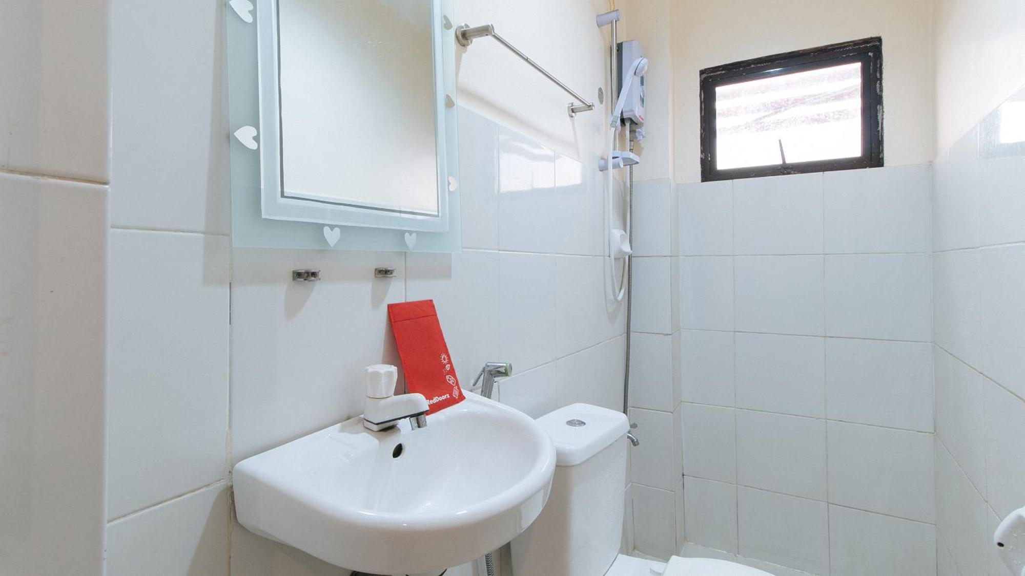Reddoorz At V-Cat Apartelle Sampaloc Manila Bagian luar foto