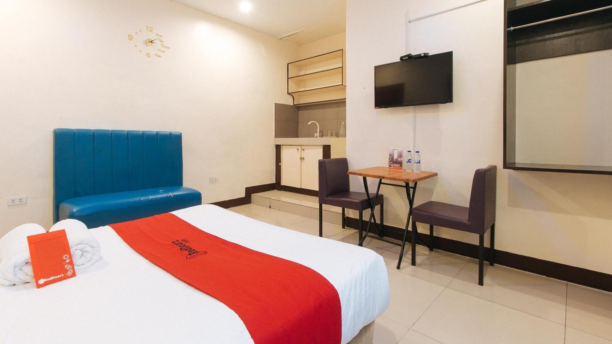 Reddoorz At V-Cat Apartelle Sampaloc Manila Bagian luar foto