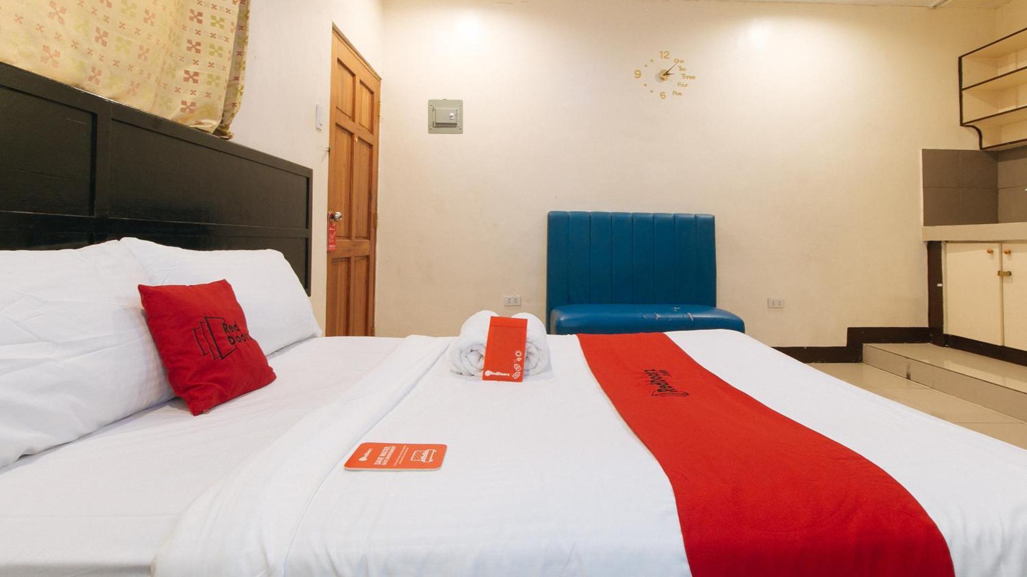 Reddoorz At V-Cat Apartelle Sampaloc Manila Bagian luar foto